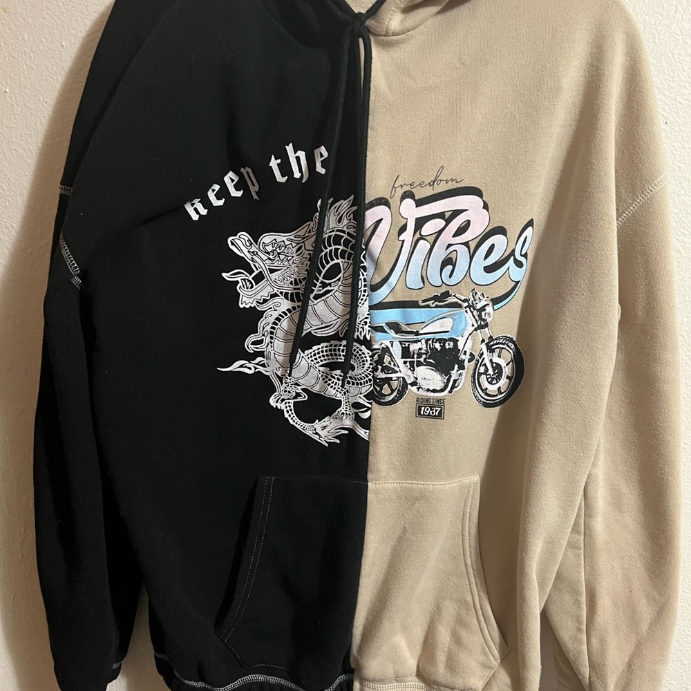 Rue 21 Two-Tone men’s Graphic hoodie “ keep the freedom vibes” medium‎